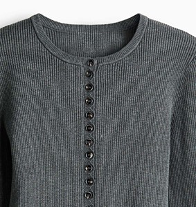 Suéter Desgastado con Cuello Redondo Estilo Punk, Transpirable, para Mujer, Estética Gótica, Ropa Urbana, Tendencia en EE. UU., Camiseta de Punto Desgarrada - Product Image 3