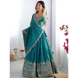 Lehenga Choli de Seda Crepé con Bordado Dori en Verde Azulado para Vestir en la Noche de Forma Festiva - Product Image 2