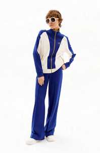 Conjunto Deportivo de Dos Piezas para Mujer en Azul y Blanco con Chaqueta con Cierre, Cuello Alto y Manga Larga y Pantalones Anchos - Product Image 4