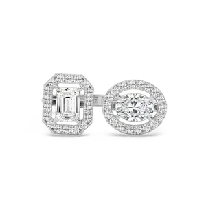Anillo de compromiso con doble halo de diamantes de corte esmeralda y corte ovalado, elaborado con diamantes redondos laterales en oro rosa, oro blanco y oro amarillo. - Product Image 3
