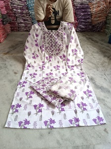 เสื้อผู้หญิงลำลองแบบยาว ผ้าฝ้ายออร์แกนิก พิมพ์ลายดอกไม้ ชุดคุรติ 3 ชิ้น กางเกงและผ้าคลุมไหล่ |   คอวี |   ไซส์ใหญ่พิเศษ (M-3xl) | งานปักผ้า - Product Image 5