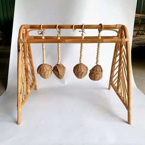 Portique d'activités pour bébé en rotin fait main, style bois, pour chambre d'enfant, jouets écologiques, meuble de chambre pour enfants - Product Image 4