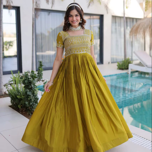 Nuevo Vestido Anarkali de Seda Bordado con Lentejuelas para Mujer, Listo para Usar, Estilo Indio para Fiestas - Product Image 1