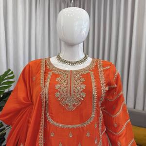 Conjunto Kurti Sharara de Seda Chinon para Mujer VASTRA COTTAGE con Dupatta, Bordado con Lentejuelas e Hilo, con Borde de Encaje, Traje Étnico Festivo para Fiestas - Product Image 3