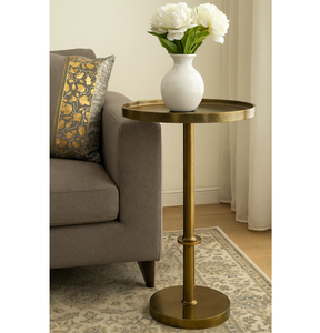 Table d'appoint sur pied ronde en laiton antique Support d'appoint vintage pour salon et décoration intérieure Table d'appoint sur pied de nuit - Product Image 1