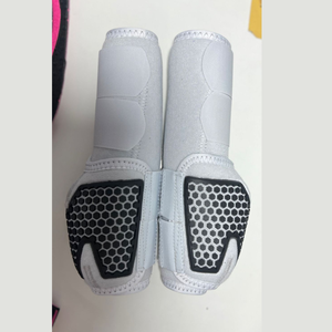Botas de Neopreno para Caballos con Amortiguación de Impactos, Almohadilla Reforzada y Cierre Ajustable para Uso en Exteriores - Product Image 6