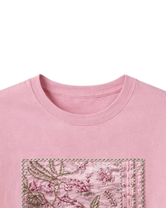 Camiseta de Mujer Personalizada con Bordado Floral Rosa, Cuello Redondo, Manga Corta, Informal, Verano, Algodón, Suministro de Fábrica OEM - Product Image 4