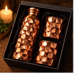 Juego de Botella de Agua de Cobre Puro Ayurvédico, Martillada, con 2 Tazas, Moderna, de Lujo, Portátil, en Caja de Regalo - Product Image 4