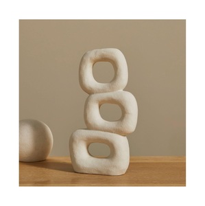 Sculpture en céramique de luxe abstraite à boucles superposées, statue moderne minimaliste à chaînes entrelacées pour salon, texture crème - Product Image 1