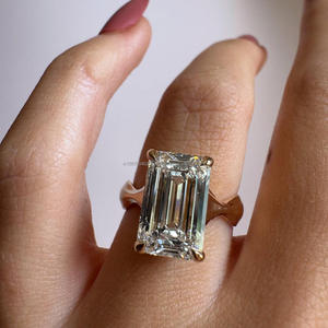 Impresionante Anillo de Diamantes con Corte Esmeralda en Oro Amarillo, Anillo de Compromiso, Boda o Aniversario de Lujo Atemporal para Mujer, Joyería Fina, Regalo - Product Image 1