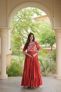 Vestido de Fiesta Indio Especial para Navratri, Diseño Exclusivo de Primera Calidad, Alta Demanda en Exportación - Product Image 4