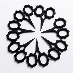 Ciseaux à cheveux à pointe fine en acier inoxydable avec fleurs brodées et manche court - Product Image 1