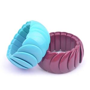 Bracelets en résine, nouveau design, colorés, à bas prix pour les filles, à porter lors de fêtes, pour les fiançailles - Product Image 5