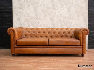 โซฟาหนังสองที่นั่งแบบดั้งเดิม Chesterfield รุ่นพรีเมียม Duraster ดีไซน์คลาสสิก ตกแต่งกระดุมแบบลึก แขนโค้งมน โครงไม้ เป็นมิตรต่อสิ่งแวดล้อม - Product Image 2
