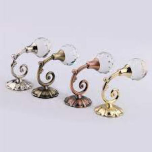 Ganchos y colgadores de lujo para pared, hechos en India, de metal de alta calidad, chapados en oro de alta gama, con un aspecto atractivo, ideales para el hogar y hoteles. - Product Image 2