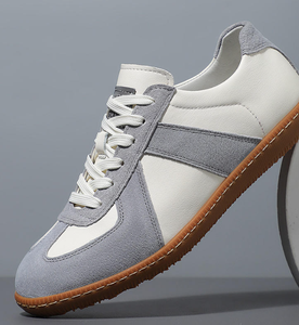 Baskets décontractées en cuir PU bicolore à lacets, chaussures plates respirantes, antidérapantes et légères pour la marche - Product Image 1