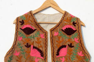 Chaleco de terciopelo estilo bohemio para mujer, chaleco bordado Suzani, chaleco sin mangas de terciopelo floral para mujer - Product Image 3