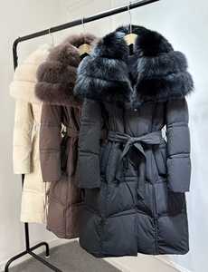 Chaqueta acolchada de invierno para mujer con capucha de piel blanca, abrigo cálido con cremallera completa - Product Image 1
