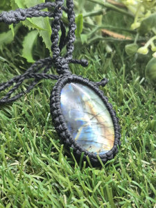 สร้อยคอทำมือแบบมาคราเม่ รูปทรงลูกแพร์ จี้คริสตัลธรรมชาติ สายปรับได้ สีดำ สไตล์โบโฮ คริสตัลบำบัด ของขวัญแต่งงาน - Product Image 2