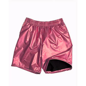 Shorts en cuir pour hommes avec surpiqûres fines, fermeture éclair sécurisée et un style moderne - Product Image 4