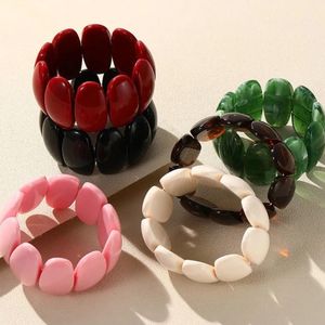 Ensemble de bracelets tendance en résine rouge, noir, vert, rose et blanc, bijoux statement en résine pour cadeau, bracelets unisexes à la mode - Product Image 2