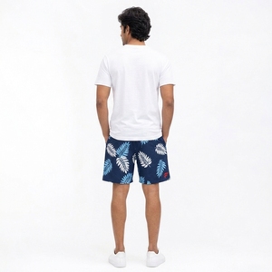 Pantalones cortos deportivos para hombre hechos con tela ligera y transpirable que proporciona comodidad, flexibilidad y rendimiento duradero. - Product Image 2