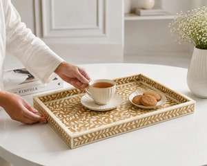 Bandeja de servir con incrustaciones de hueso fabricada en India, con diseño de mosaico hecho a mano y acabado elegante para uso en el hogar, restaurantes y hoteles, en venta. - Product Image 4