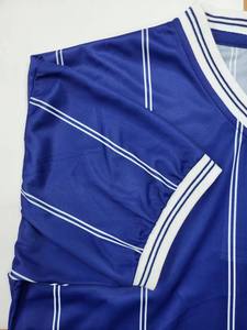 Camiseta deportiva de sublimación con cuello en V de alta calidad personalizada, camiseta de fútbol, camisetas Retro para hombres - Product Image 3