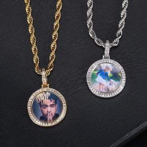Colgante Pequeño de Plata con Diamante Cultivado en Laboratorio, Collar Personalizado con Foto, Dije Redondo Baguette, Chapado en Oro, Certificado IGI, de Moda - Product Image 1