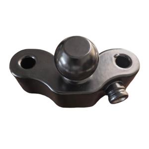 Pieza industrial de fundición de aleación personalizada para uso automotriz con rótula y orificios de montaje - Product Image 1