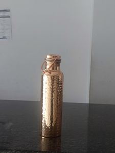 Bouteille d'eau en cuivre BURAQ HANDICRAT 1L, conçue pour les voyages - Product Image 5