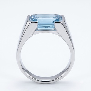 Anillo Solitario Clásico con Corte Ovalado y Corte Fantasía, Cultivado en Laboratorio, 2.06 Ct, en Oro Amarillo, Blanco y Rosa de 9K - Product Image 3