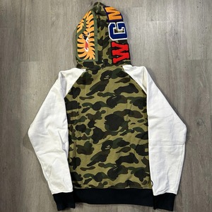 Sudadera con Capucha Unisex con Cierre, Mangas Raglán Blancas, Diseño con Apliques de Tiburón, 100% Algodón, Corte Holgado, Ropa Urbana, Ropa de Invierno - Product Image 2