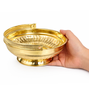 Bol en laiton artisanal avec poignée, pour offrandes florales et de Pooja Prasadam, idéal pour la décoration de la maison et les cadeaux de fêtes - Product Image 3