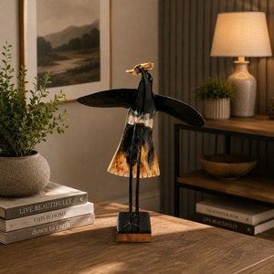 Sculpture artisanale en corne d'oiseau et de branche - Décoration d'intérieur écologique pour table de salon - Product Image 3