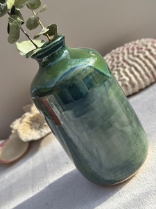 Jarrón de Cerámica Premium con Acabado Brillante en Verde Esmeralda Intenso, Pieza Elegante para Decoración Moderna del Hogar - Product Image 2