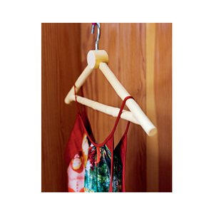 Cintres en bois durables avec crochets en acier inoxydable de qualité supérieure et logo personnalisé - Product Image 3