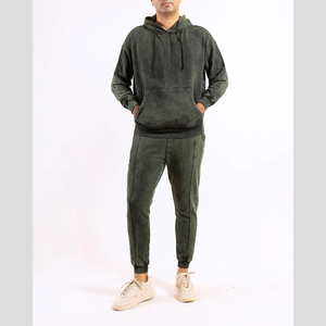 Ensemble de survêtement personnalisé pour homme en coton délavé à l'acide, comprenant un sweat à capuche et un pantalon de jogging effet soleil délavé, fabriqué au Pakistan - Product Image 3