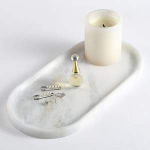 Plateau en marbre blanc design avec bords robustes pour servir le petit-déjeuner, les articles d'hôtel et l'organisation moderne des comptoirs de cuisine - Product Image 2