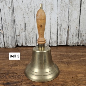 Cloche à main en laiton design avec manche en bois pour la décoration intérieure, l'entraînement scolaire et un son puissant – Cloche à main en laiton à prix abordable - Product Image 6