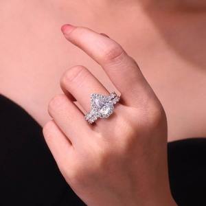 Bague élégante en diamant taille ronde, style mariage et fiançailles, bijoux de mode, disponible au prix de gros - Product Image 5