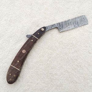 Navaja de afeitar medieval profesional con mango de cuerno y madera para barbería y salón, modelo TT-5523 - Product Image 3