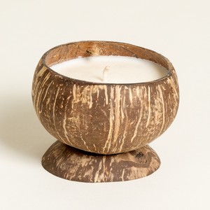 Bougie parfumée à la cire de soja, décoration d'intérieur, fabriquée au Vietnam, bougie durable en coquille de noix de coco - Product Image 1