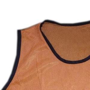 Vente en gros de dossards de football réversibles et durables, unis, pour équipes, fournisseur direct d'usine, dossard d'entraînement de football avec numéro personnalisé - Product Image 2