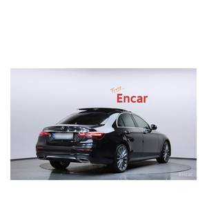 Mercedes-Benz Classe E E350 4MATIC AMG Line 2023, 24 972 km, boîte automatique, sièges en cuir, conduite à gauche, caméra de recul - Product Image 2