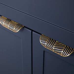 Tirador de Latón Dorado con Diseño Floral Calado, Herraje Contemporáneo Ecológico para Gabinetes de Cocina, Baño, Cajones y Puertas - Product Image 2