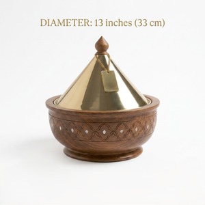Casserole en bois de style tajine marocain avec couvercle conique en laiton, boîte à chapati à motif ajouré avec étiquette dorée - Product Image 2