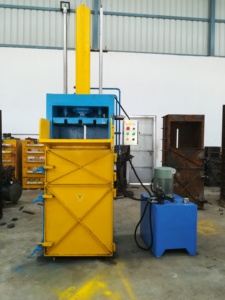 Prensa Hidráulica Vertical Baler Boy VB15 de 15 Toneladas para Chatarra de Aluminio, HDPE, PET, Plástico y Ropa - Fabricada en India - Product Image 4