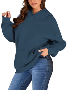 Sudadera extragrande minimalista con un corte holgado, acabado suave, tela de alta calidad y una silueta informalmente elegante. - Product Image 5