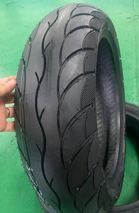 Neumático de Scooter KUMA K201 Nuevo 110/70-12 de Caucho Natural Sin Cámara 3.00-17 de Alta Calidad, Repuesto Vietnamita, 20,000km, 12 Meses - Product Image 4